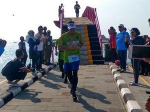 Ikut Aquathlon di Pulau Tidung, Sandiaga Tak Mau Dibantu