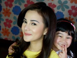 Gemas! Anak Astrid Tiar Ngefans Via Vallen