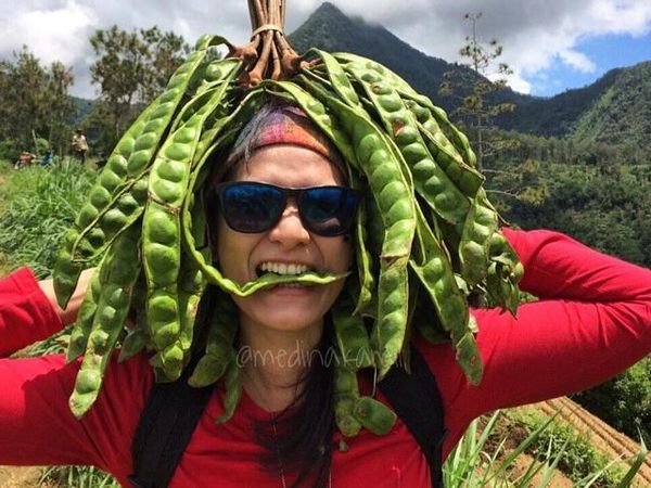 Intip Gaya Kulineran Medina Kamil, Traveler Cantik yang Juga Suka Makan