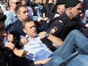 Pemimpin Oposisi Rusia Navalny Ditangkap Jelang Unjuk Rasa Pemilu Bebas-Adil Pemimpin Oposisi Rusia Navalny Ditangkap Jelang Unjuk Rasa Pemilu Bebas-Adil
