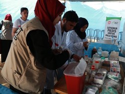 Posko Medis Indonesia di Tengah Aksi Ribuan Warga Palestina