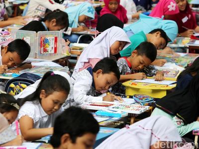 Keseriusan Ratusan Bocah Ikuti Lomba Lukis