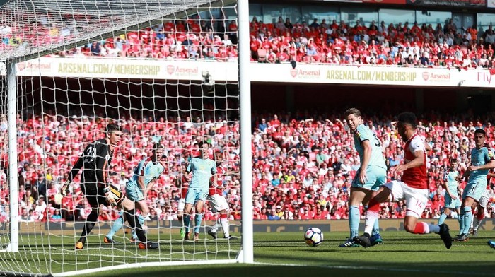 Arsenal Ungguli Burnley 2-0 di Babak I