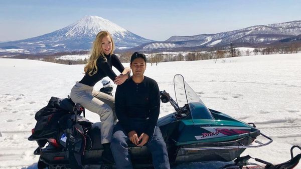 Gaya Liburan Varsha Strauss, Si Cantik Kekasih Cucu Soeharto