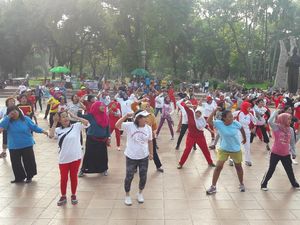 Foto: Senam Pagi Perempuan Militan Jokowi