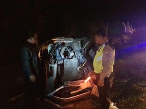 Truk Trailer vs Minibus di Tuban, 4 Orang Tewas