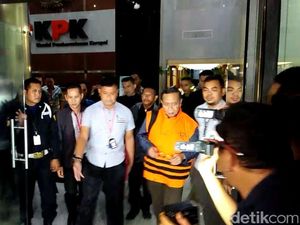 KPK Resmi Tahan Anggota DPR Amin Santono KPK Resmi Tahan Anggota DPR Amin Santono