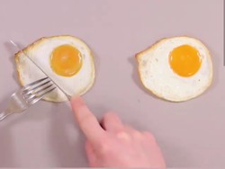 Bisa Tebak? Mana Gambar Makanan dan Mana Makanan Sungguhan?