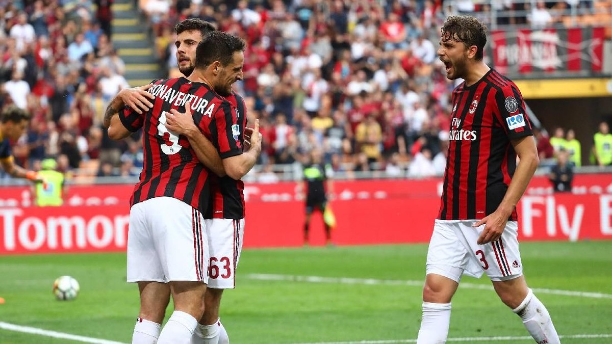 Kemenanan atas Verona jadi bekal bagus AC Milan jelang bertemu Juventus di final Coppa ItaliaFoto: Marco Luzzani/Getty Images