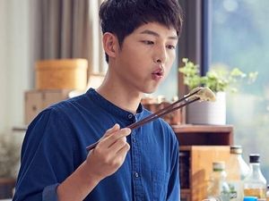 Duh, Manisnya 10 Pose Song Joong-ki Saat Masak sampai Cicip Gyoza