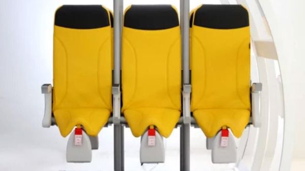 Kursi Berdiri untuk Penumpang Pesawat Super Ngirit