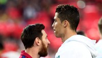 Seperti biasa dalam El Clasico, Lionel Messi dan Cristiano Ronaldo selalu jadi sorotan. Mereka adalah bintangnya di laga panas nan seru ini. (Albert Gea/REUTERS)
