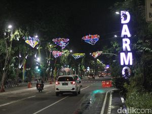 Jalanan di Surabaya Makin Cantik di Malam Hari Lho