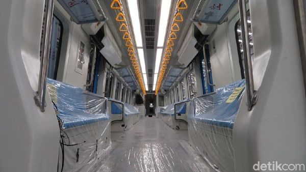 Mengkilap, Jeroan LRT Palembang Buatan Madiun