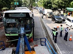 Pemprov DKI Investigasi Penyebab Kecelakaan TransJ di Simprug