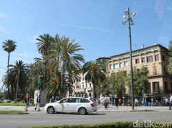 Pejalan Kaki di Eropa Mirip Superhero, Bisa Hentikan Motor/Mobil