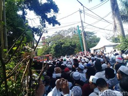 Massa HTI di PTUN Jakarta Membubarkan Diri