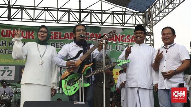 Calon Gubernur dan Wakil Gubernur Jawa Timur nomor urut dua, Saifullah Yusuf atau Gus Ipul dan Puti Guntur Soekarno atau Mbak Puti,