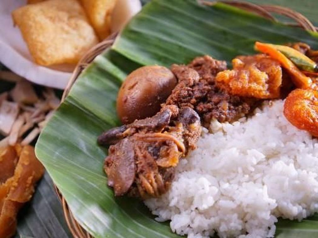 Gudeg Komplet Gurih Manis Bisa Dicicip di 5 Tempat Ini Gudeg Komplet Gurih Manis Bisa Dicicip di 5 Tempat Ini