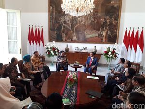 Jokowi Terima Kunjungan Pimpinan DPD di Istana Jokowi Terima Kunjungan Pimpinan DPD di Istana