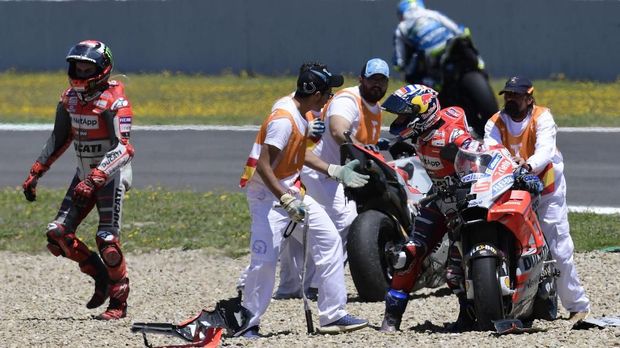 Jorge Lorenzo harus menelan kecewa karena gagal finis di MotoGP Spanyol.