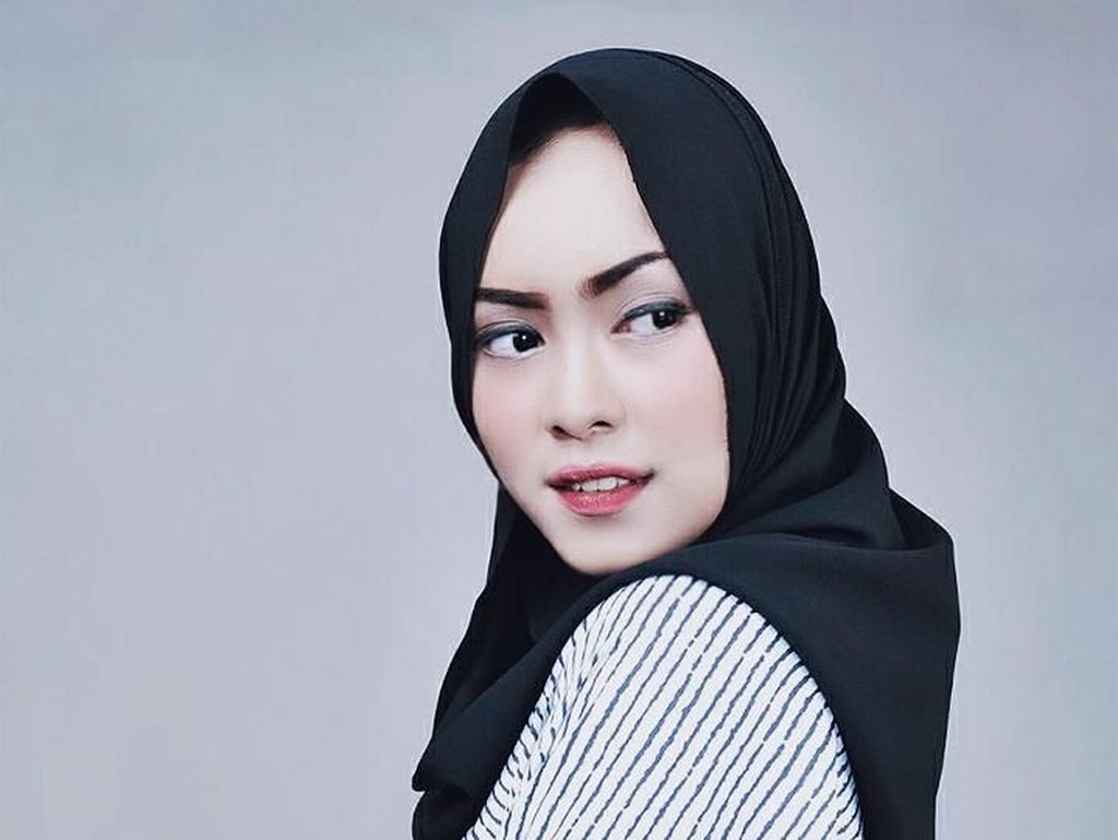 Intip Cantiknya Mahasiswi Bandung yang Siap Audisi Sunsilk Hijab Hunt Intip Cantiknya Mahasiswi Bandung yang Siap Audisi Sunsilk Hijab Hunt