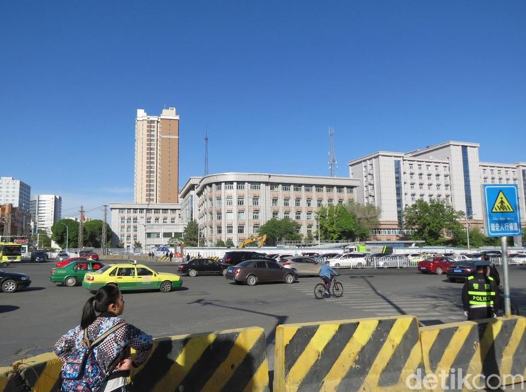 Urumqi: Kota di Dunia yang Paling Jauh dari Lautan Urumqi: Kota di Dunia yang Paling Jauh dari Lautan
