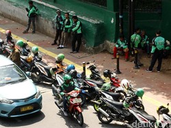 Dulu Bajaj, Kini Ojol Kalau Jalan Hanya Tuhan yang Tahu