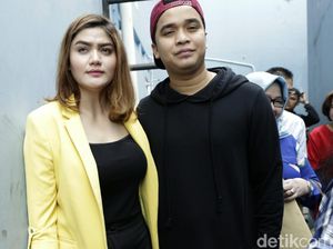 Hilda Vitria Aneh Kriss Hatta Bisa Dapatkan 4 Buku Nikah Hilda Vitria Aneh Kriss Hatta Bisa Dapatkan 4 Buku Nikah