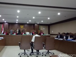 Kadis di Lampung Tengah Didakwa Jadi Perantara Suap Bupati Mustafa