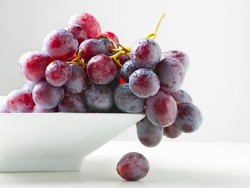 Waduh! Wanita Ini Temukan Belatung Hidup di Anggur Kemasan