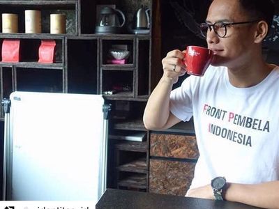 Serunya Momen Choky Sitohang Nikmati Pempek hingga Nasi Gudeg