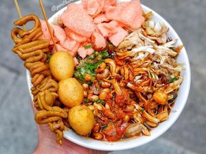 Yuk! Sarapan Bubur Ayam Enak Murah di 5 Tukang Bubur Ini