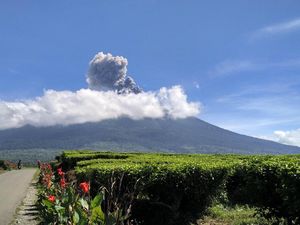 Gunung Kerinci Jambi Erupsi