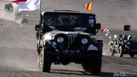 Pengguna Jeep Willys Arungi Gunung Bromo