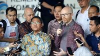 Kenakan Batik, Bos Facebook Temui Menkominfo