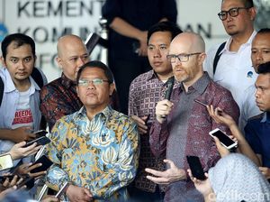 Kenakan Batik, Bos Facebook Temui Menkominfo Kenakan Batik, Bos Facebook Temui Menkominfo