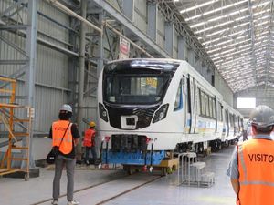 Kejar Target, Gerbong LRT Palembang Dikerjakan 24 Jam