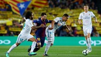 El Clasico jilid kedua di Camp Nou, Senin (7/5/2018) dinihari WIB tadi, sedikit kurang greget mengingat tak ada lagi yang dipertaruhkan selain gengsi dan harga diri mengingat Barcelona sudah jadi juara. (Albert Gea/REUTERS)