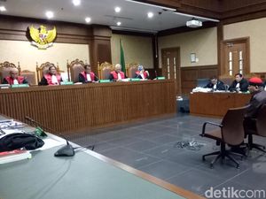 Abun Penyuap Bupati Rita Dituntut 4,5 Tahun Penjara Abun Penyuap Bupati Rita Dituntut 4,5 Tahun Penjara