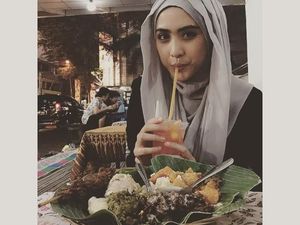 Si Cantik April Jasmine, Istri Ustad Solmed, Doyan Tahu Gejrot dan Gudeg