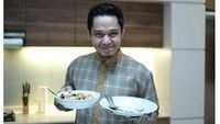 Makan Bersama Teman dan Keluarga Jadi Cara Dude Harlino Bersilaturahmi