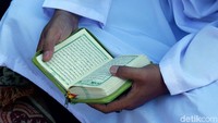Tips Dokter Mencegah Mata Lelah Saat Tadarus Al Quran