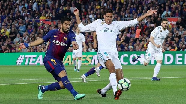 Lovren menilai Raphael Varane sebagai bek terbaik di dunia.