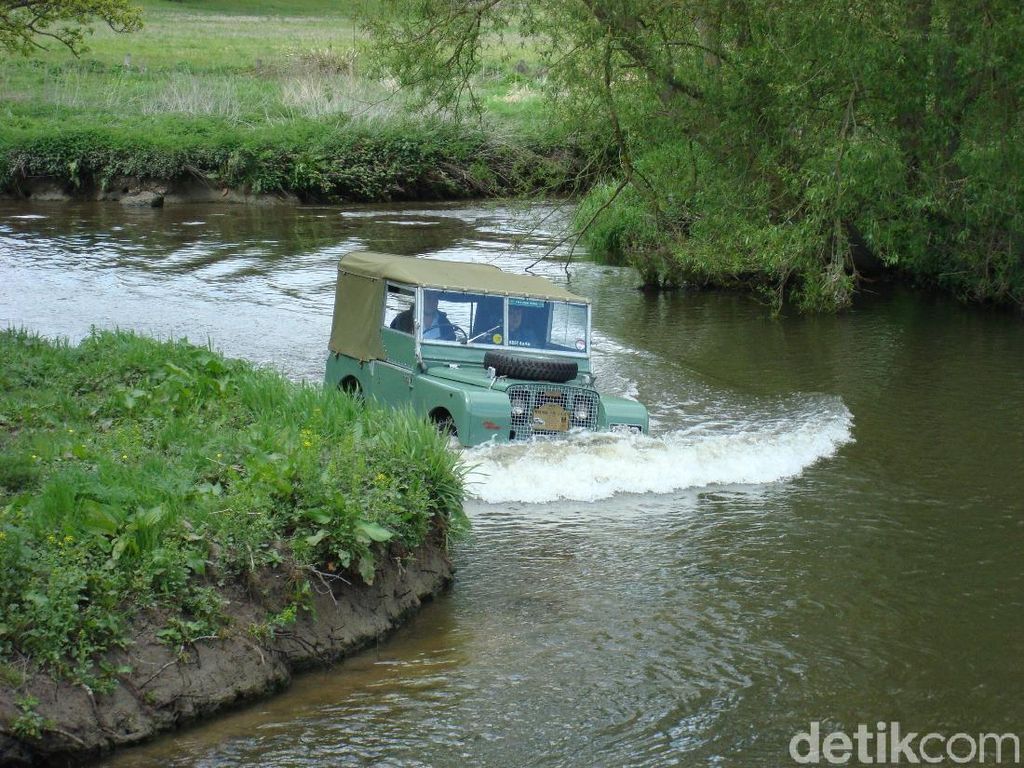 Land Rover Aslinya Bukan Mobil Mewah, Tapi Offroad Land Rover Aslinya Bukan Mobil Mewah, Tapi Offroad