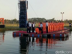 Bisa Terbang Solo, Calon Pilot Ini Wajib Mandi Kembang