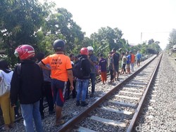Mobil Pikap Tertabrak KA di Sragen, 2 Orang Tewas