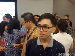 Pelajar Indonesia Selfie bareng Bos Apple di WWDC