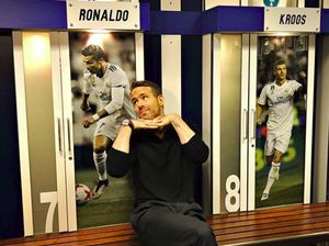 Tatapan Manja Ryan Reynolds ke Cristiano Ronaldo