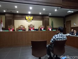 Baju Ajudan Bersih Saat Gotong Novanto Usai Tabrakan Sempat Disoal